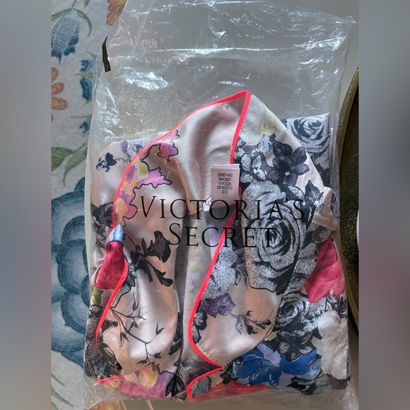 🌺 💐 NWT Victoria’s Secret Afterhours Satin Sleep Shirt - Picture 10 of 11